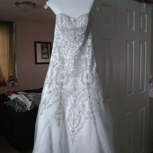 Never been worn wedding dress